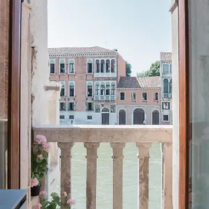 https://luxury-apartment-on-grand-canal-2.hotelinveneto.com