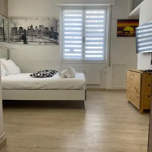 https://a-spasso-per-i-vicoli.hotelitalianriviera.com