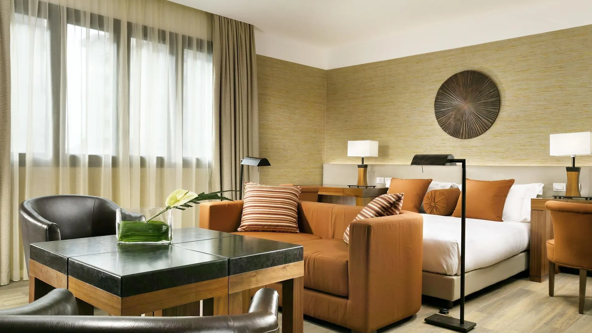 Milan Suite Hotel 4*,
